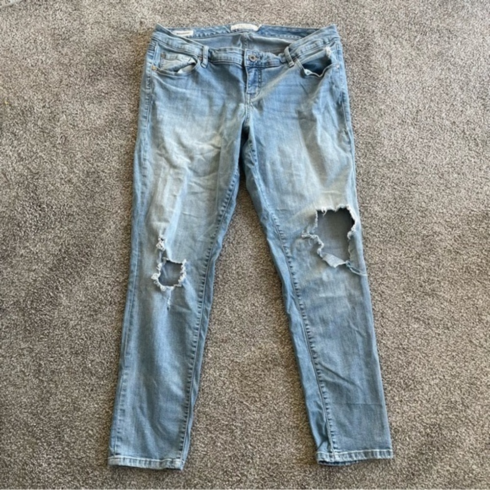 Torrid Boyfriend Jeans Womens Size 14 R Light Wash Denim Distressed Busted Knee